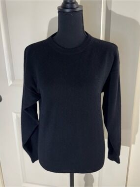 Cashmere Classics Black Crewneck Sweater Medium